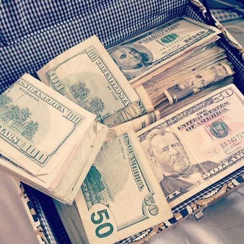 Деньги, доллары, пачки денег.
