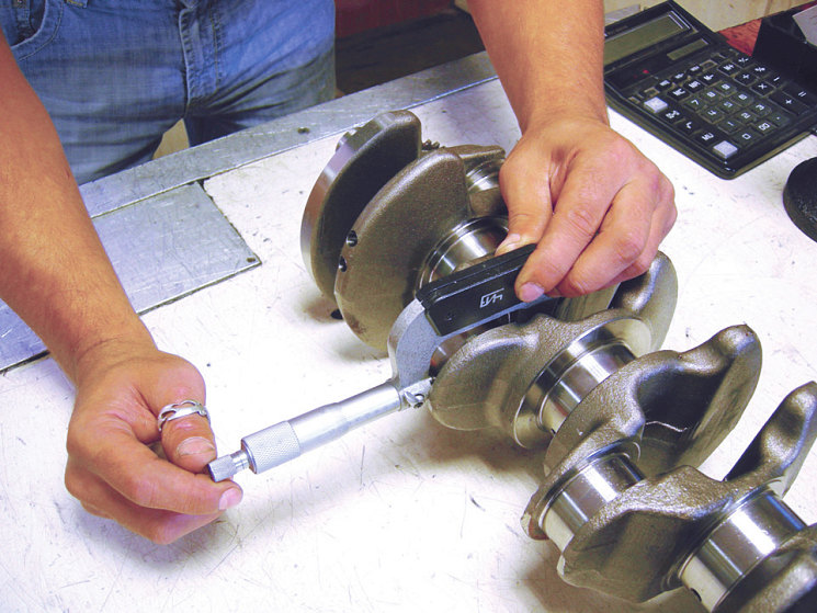 Микрометр – один из главных измерительных
инструментов эксперта по двигателям