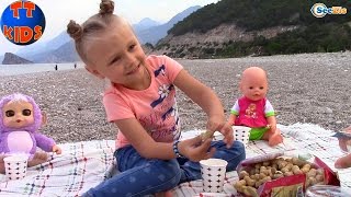 Ярослава и Куклы Беби Борн и Ненуко. Видео для детей. Пикник у моря Турция. Baby Born & Nenuco