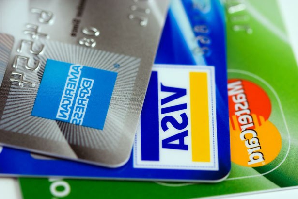 Для оформления кредитной карты вам понадобится время и документы