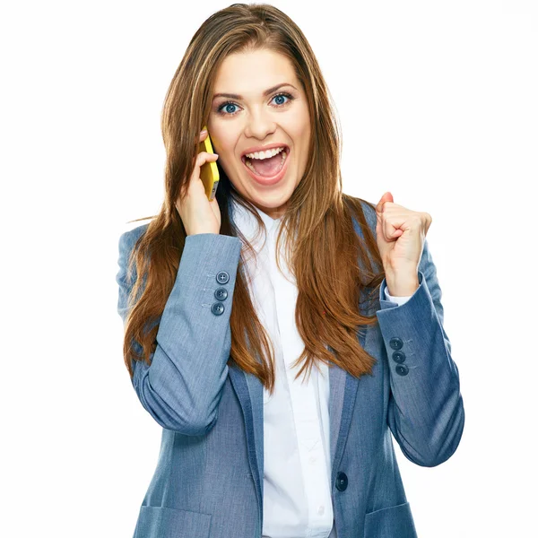 Успешная деловая женщина, говорящая по телефону — стоковое фото